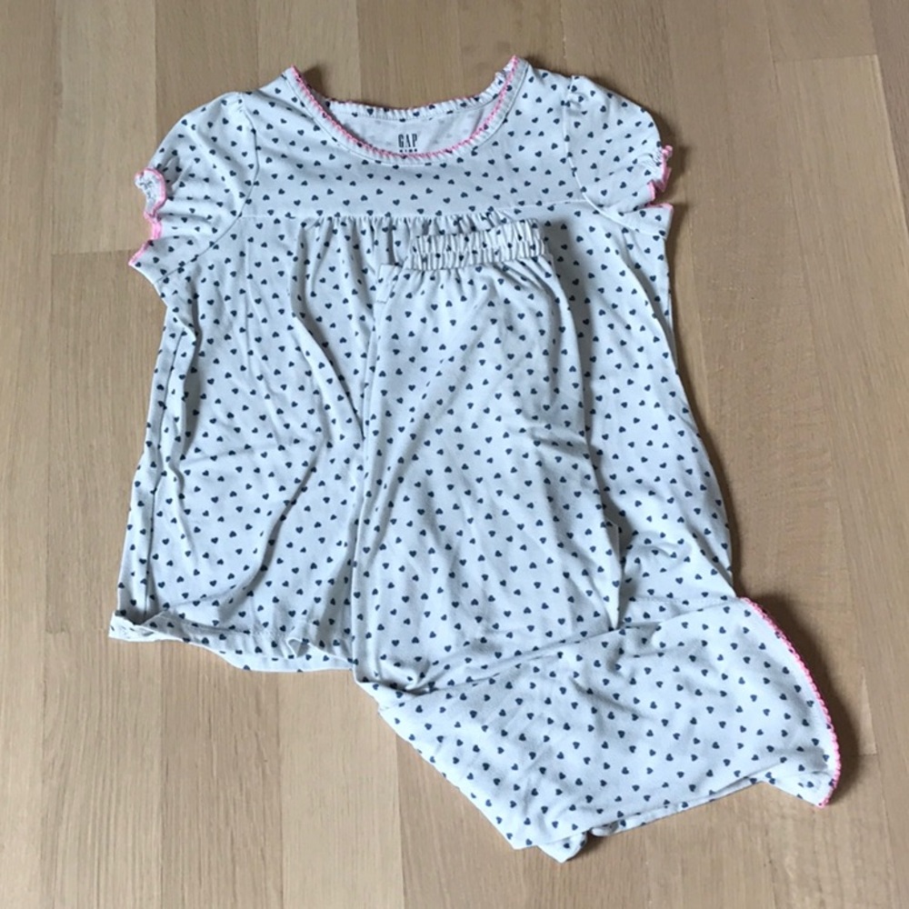 GAP KIDS size 6 pajamas, blue white and pink